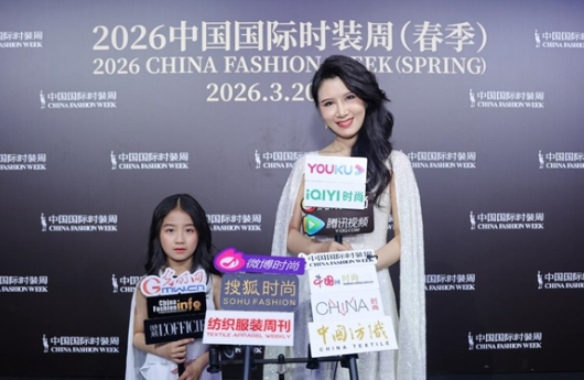 MOMIWEI摩米薇「山与海」高定秀登陆中国国际时装周｜解锁新时代女性的刚柔美学