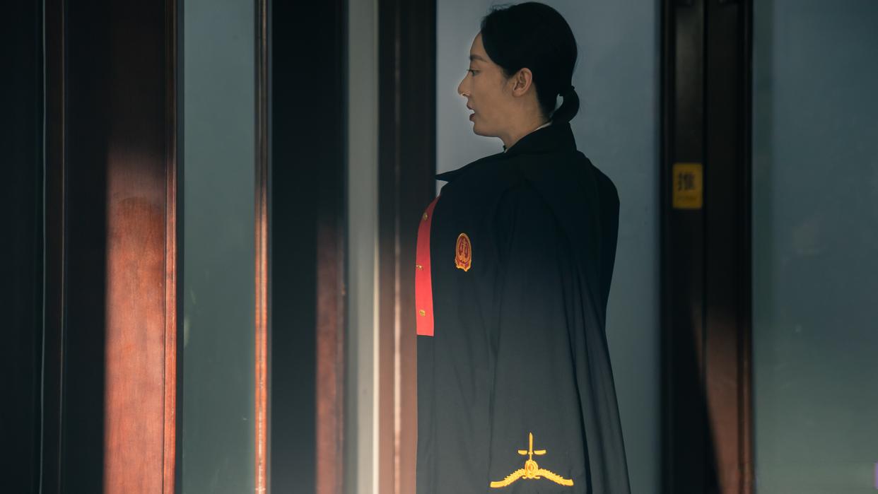 职场紧身衣歧视案震动杭州！65%HR竟因“性感”否定女性专业，我们如何用静奢风智破偏见？(图3)